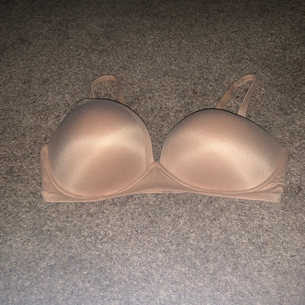 Victoria’s Secret Tan Body By Victoria Wireless 40DD.   Excellent condition.